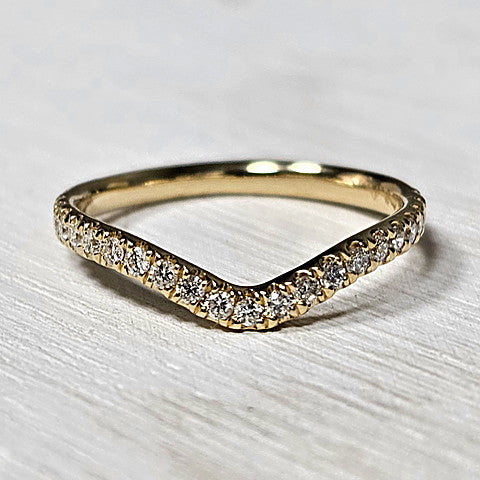 14k Yellow Gold 0.25 Ctw Diamond Contour Band