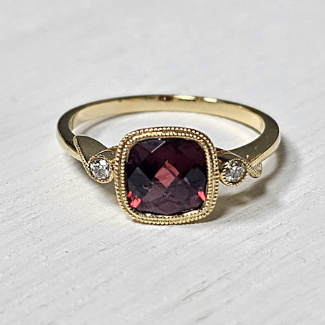 14k Yellow Gold 1.79 ct Garnet and .05 Ctw Diamond Ring