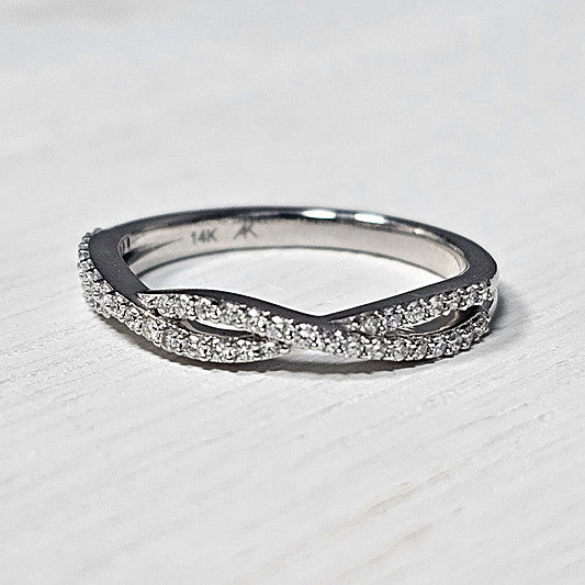 14k White Gold 0.25 Ctw Diamond Infinity Style Band