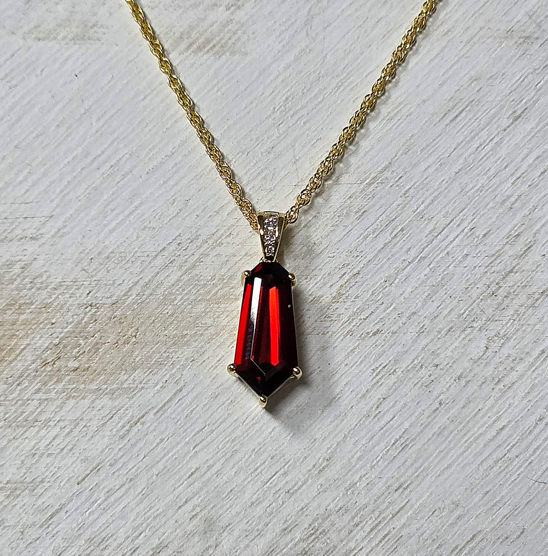 14k Yellow Gold 3.44 Ctw Mozambique Garnet Pendant