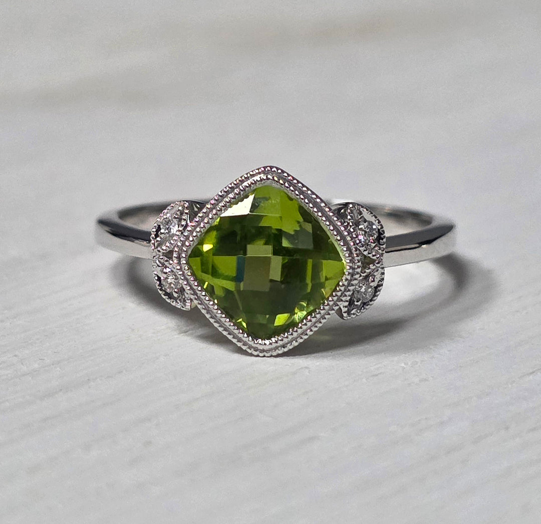 14k White Gold 1.51 Ctw Peridot Ring
