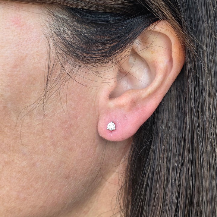 14k White Gold .25ctw Diamond Stud Earrings