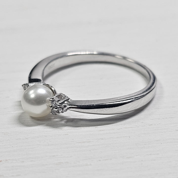 10k White Gold .05ctw Pearl and Diamond Ring
