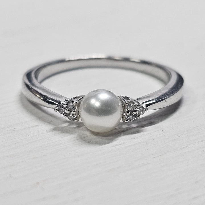 10k White Gold .05ctw Pearl and Diamond Ring