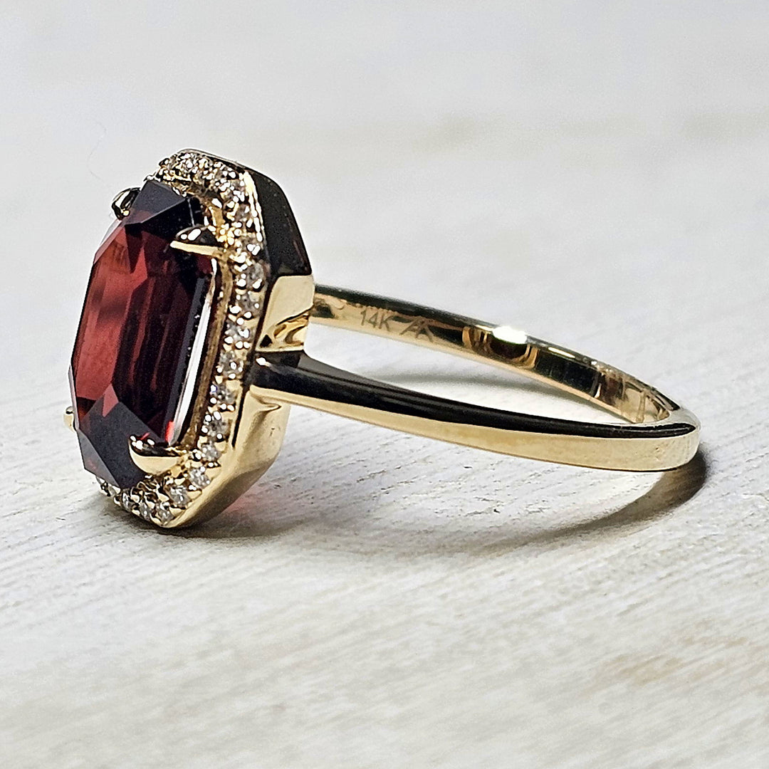 14k Yellow Gold Garnet Ring with Halo 1.75 TGW
