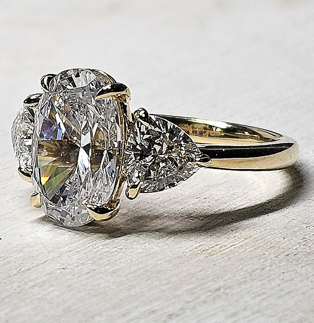 14k Yellow Gold 1.4ctw Lab Grown Trillion Diamond Mounting