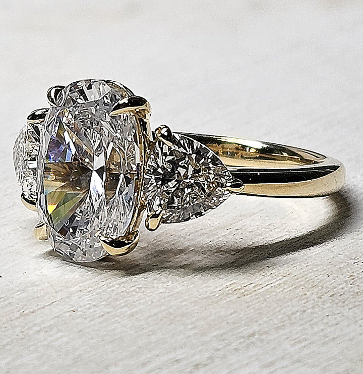 14k Yellow Gold 1.4ctw Lab Grown Trillion Diamond Mounting