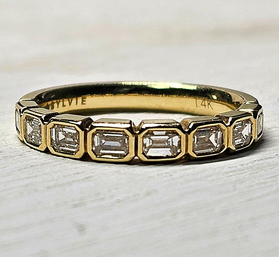 14 Karat Yellow Gold Bezel Set Emerald Diamond Band 0.80ctw