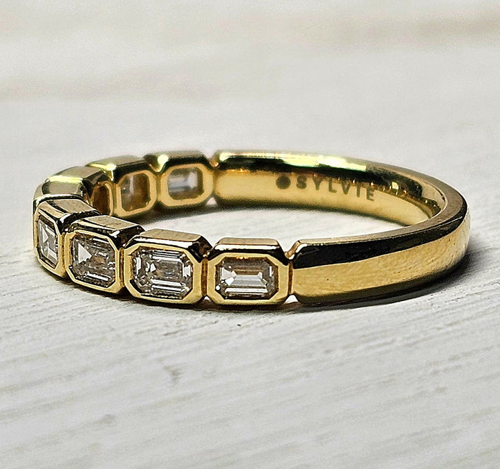 14 Karat Yellow Gold Bezel Set Emerald Diamond Band 0.80ctw