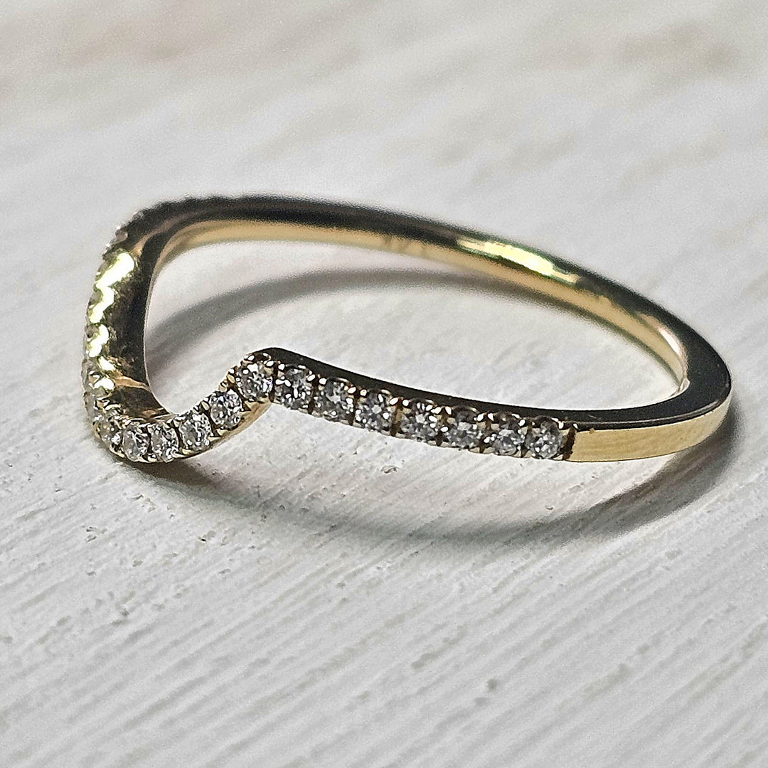 14k Yellow Gold .18ctw Prong Set Diamond Contour Band
