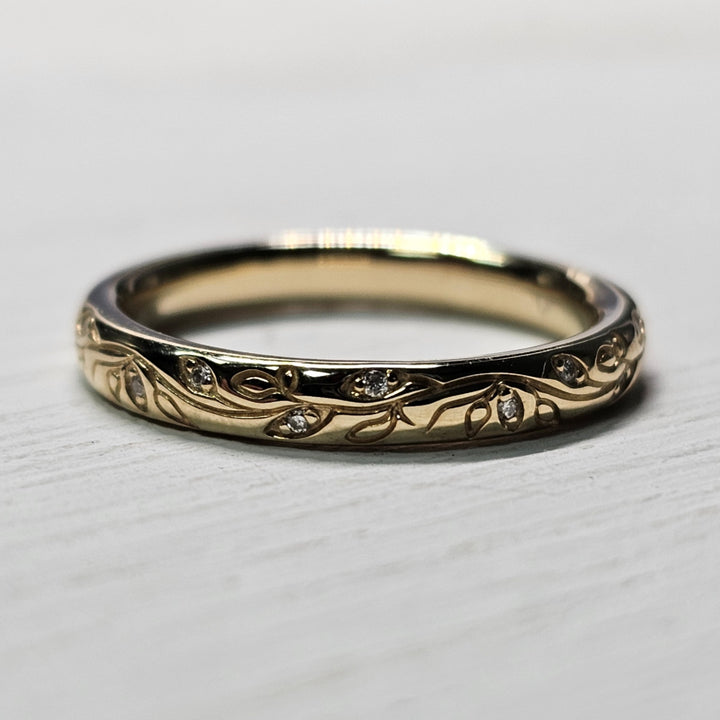 14k Yellow Gold .04ct Engraved Vine Ring