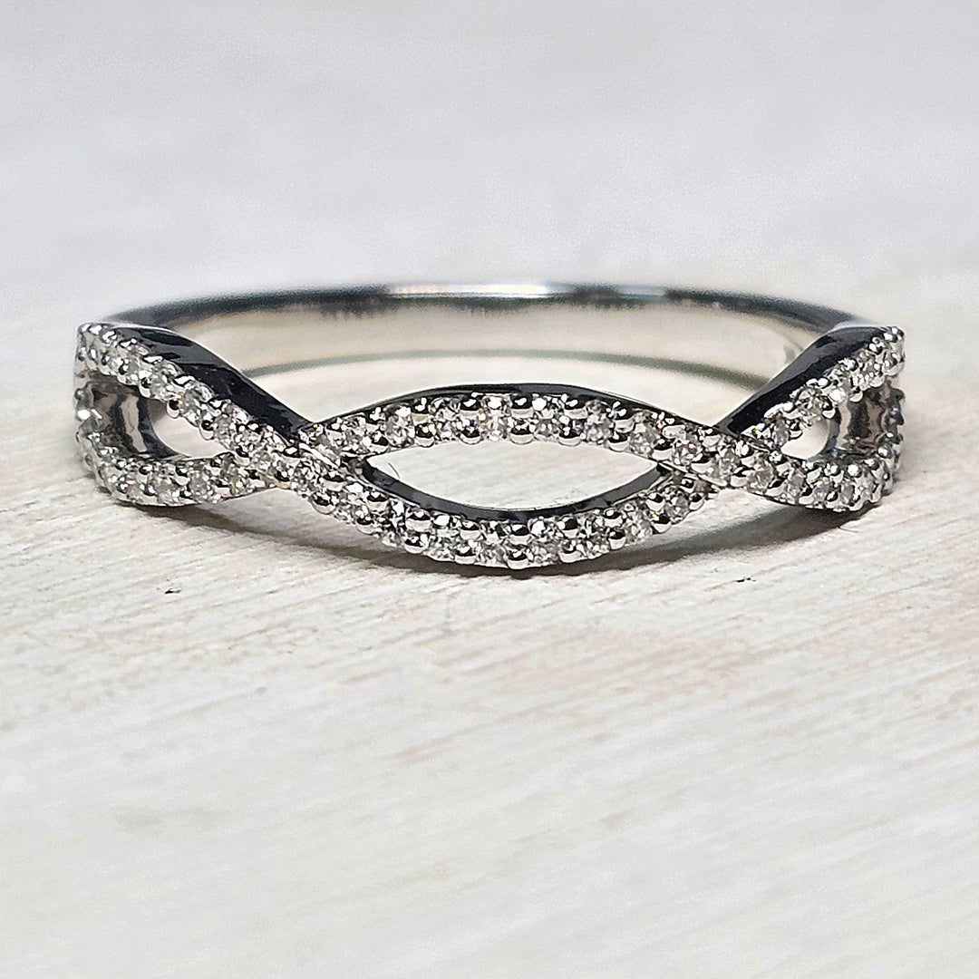 14k White Gold Twist Diamond Wedding Band .25ctw