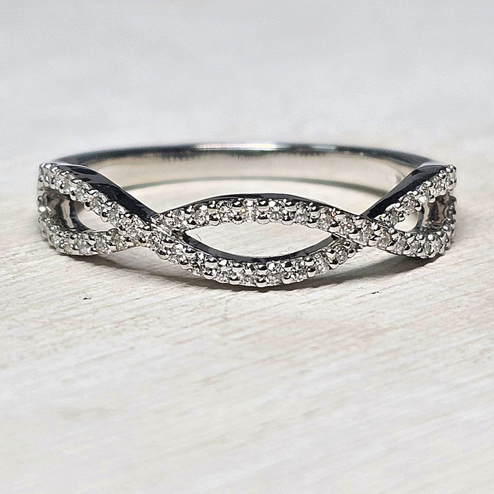 14k White Gold Twist Diamond Wedding Band .25ctw