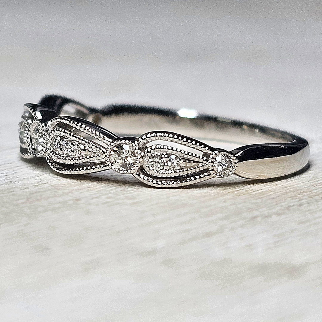 14k White Gold 0.14 Ctw Diamond Vintage Style Milgrain Band