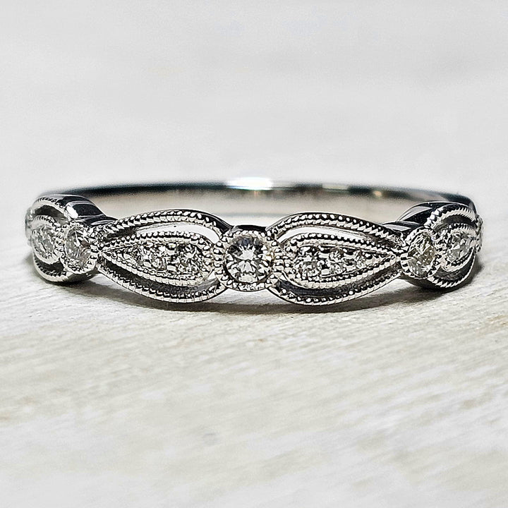 14k White Gold 0.14 Ctw Diamond Vintage Style Milgrain Band