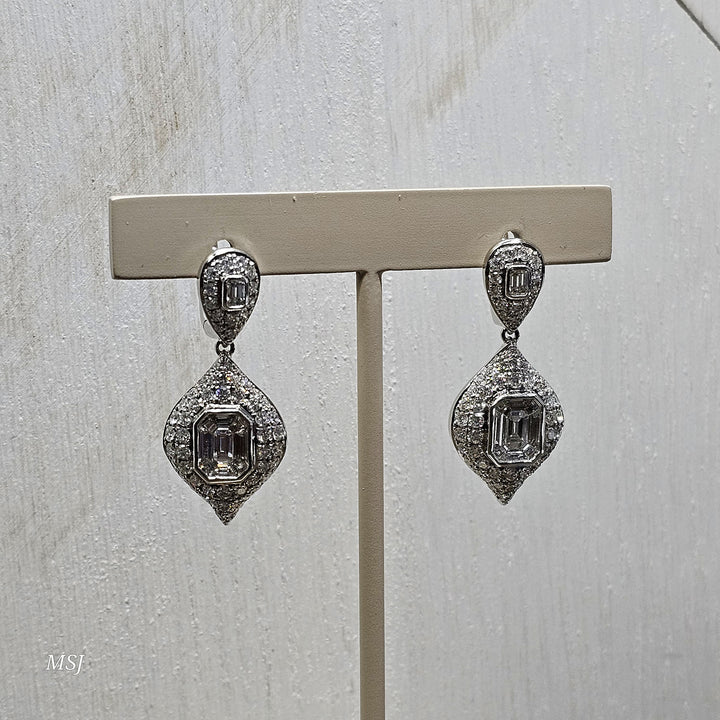 18k White Gold 3.75ctw Stunning Diamond Earrings