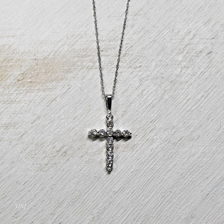 14k White Gold .25ctw Diamond Cross
