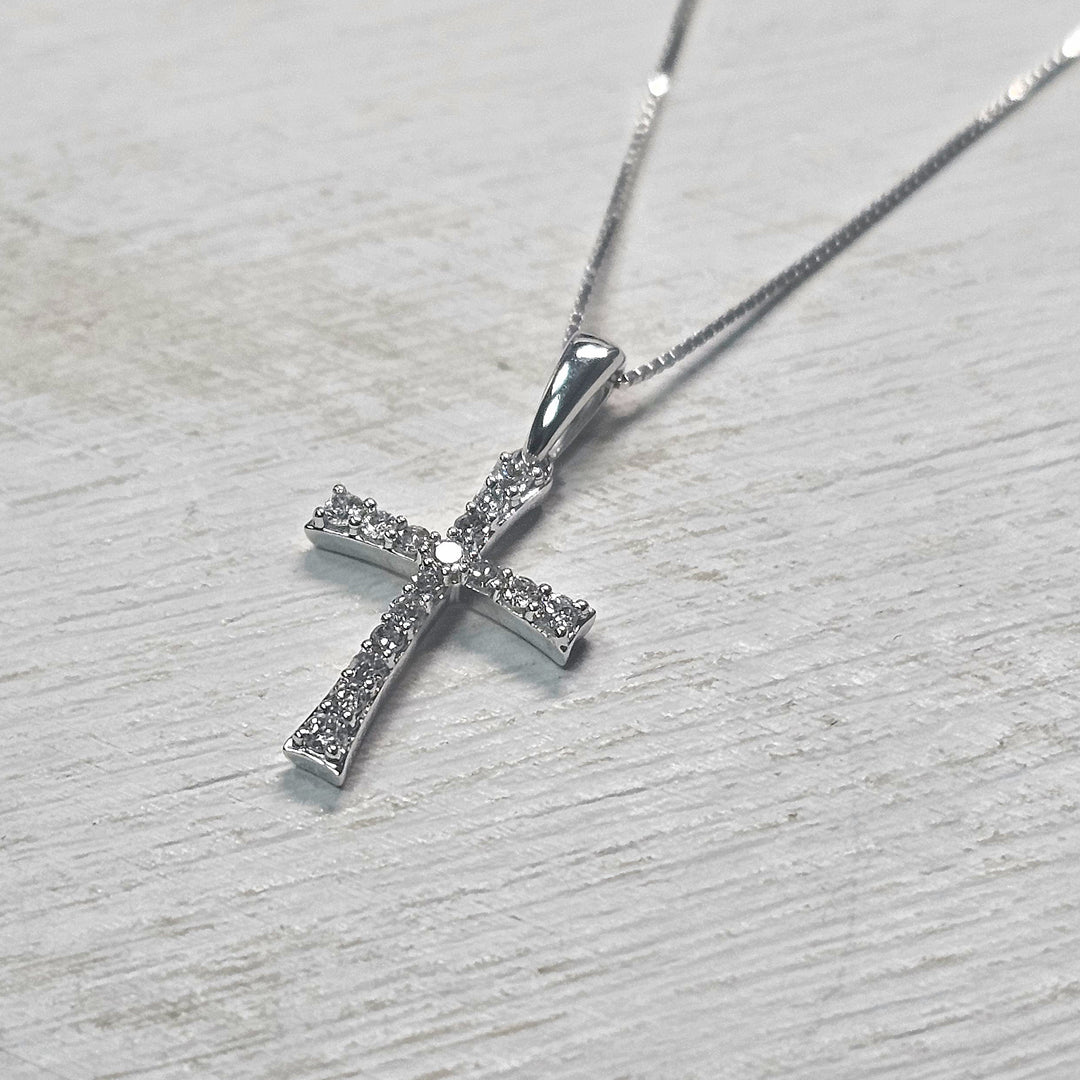 10k White Gold .17ctw Diamond Cross Pendant
