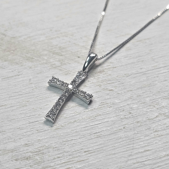 10k White Gold .17ctw Diamond Cross Pendant