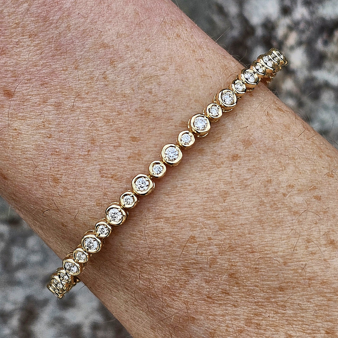 14k Yellow Gold Alternating Size Round Diamond Bezel Flex Bangle Bracelet .71ctw