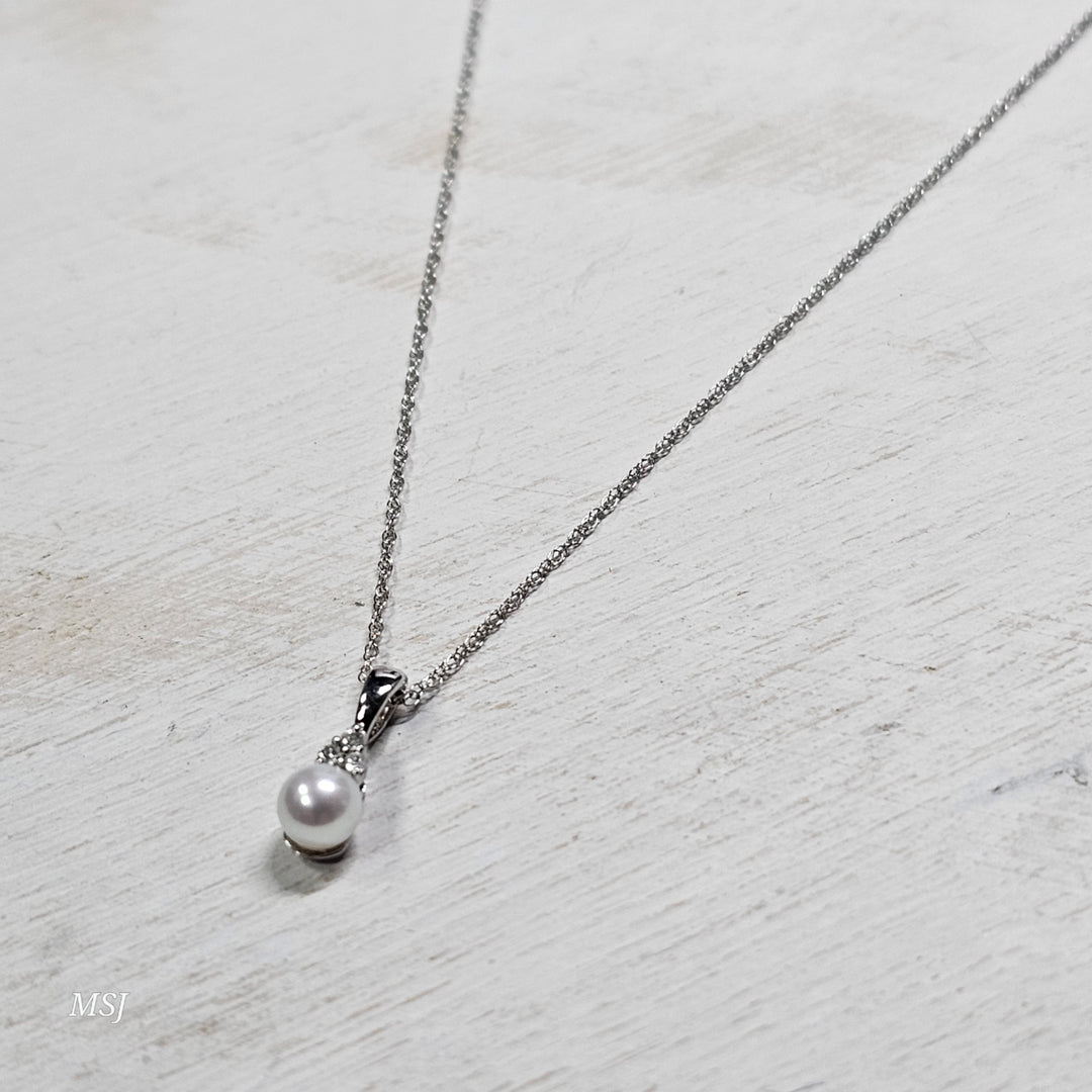 14k White Gold .77ctw Pearl and Diamond Necklace