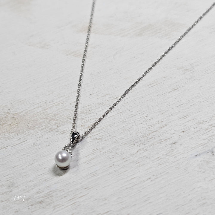 14k White Gold .77ctw Pearl and Diamond Necklace