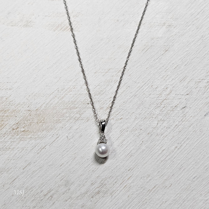 14k White Gold .77ctw Pearl and Diamond Necklace