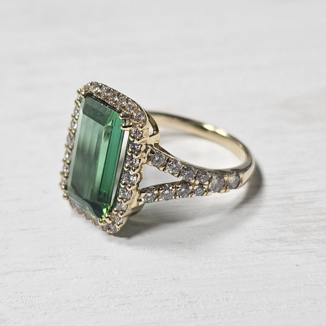 14k Yellow Gold 4.54ctw Green Tourmaline and Diamond Ring