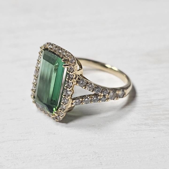 14k Yellow Gold 4.54ctw Green Tourmaline and Diamond Ring